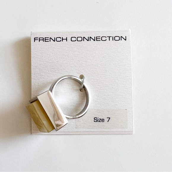 2/$20 NWT French Connection Stone Ring Sz 7 - Picture 3 of 4